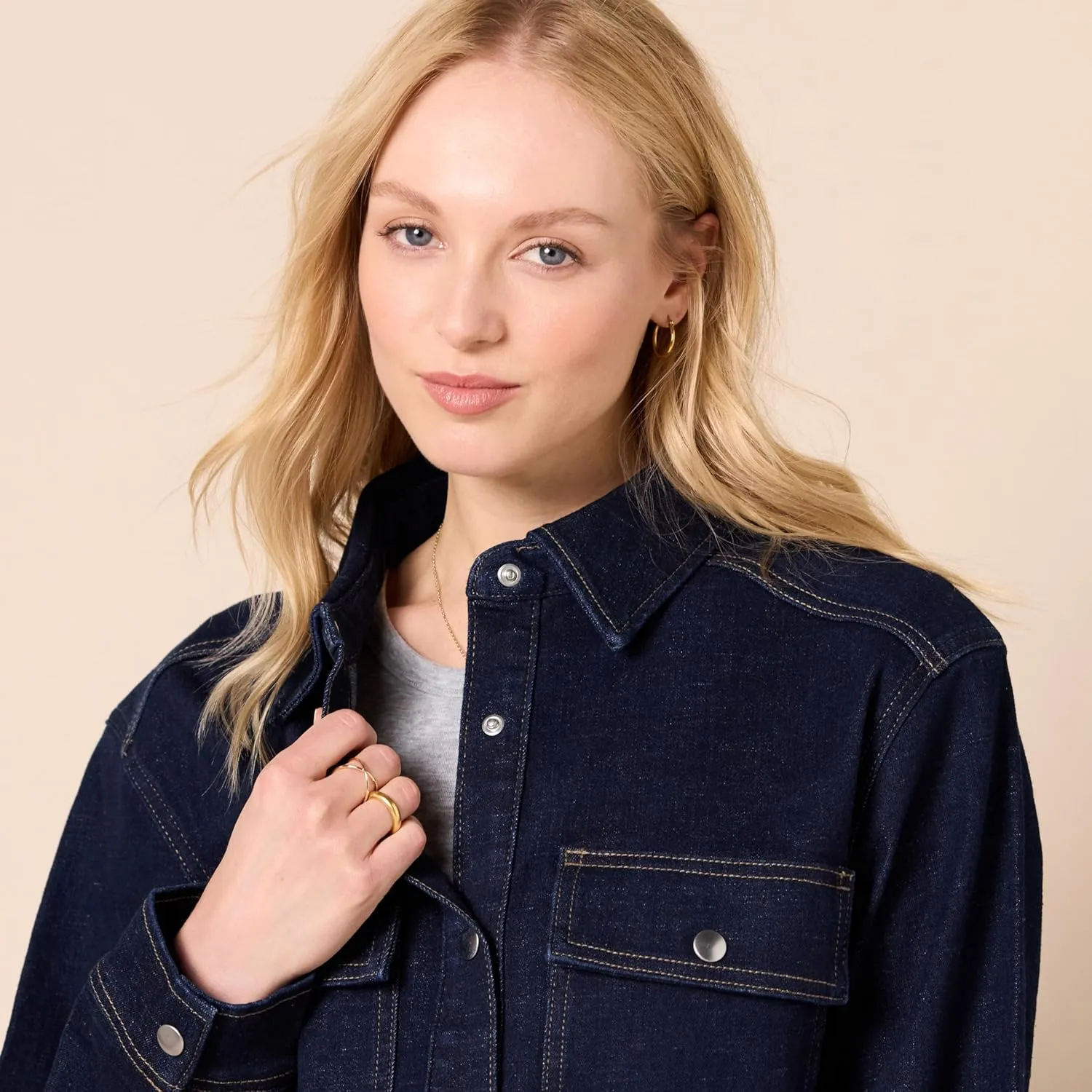 Amazon Essentials Women's Oversized-Fit Heavyweight Denim Shirt Jacket