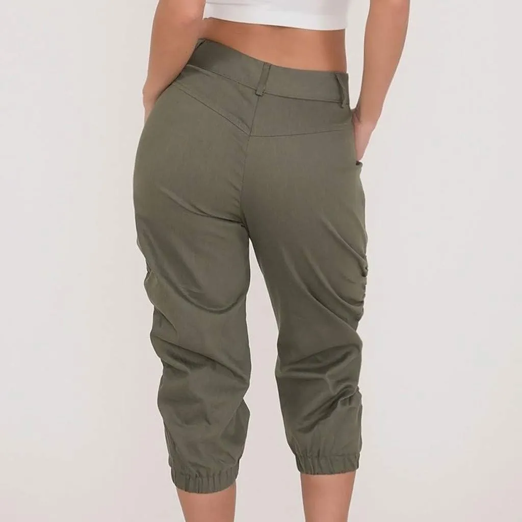 Cargo Capris for Women 2025 Summer Plus Size Casual Elastic Waist Cropped Pants Lightweight Comfy Capri with Pockets
