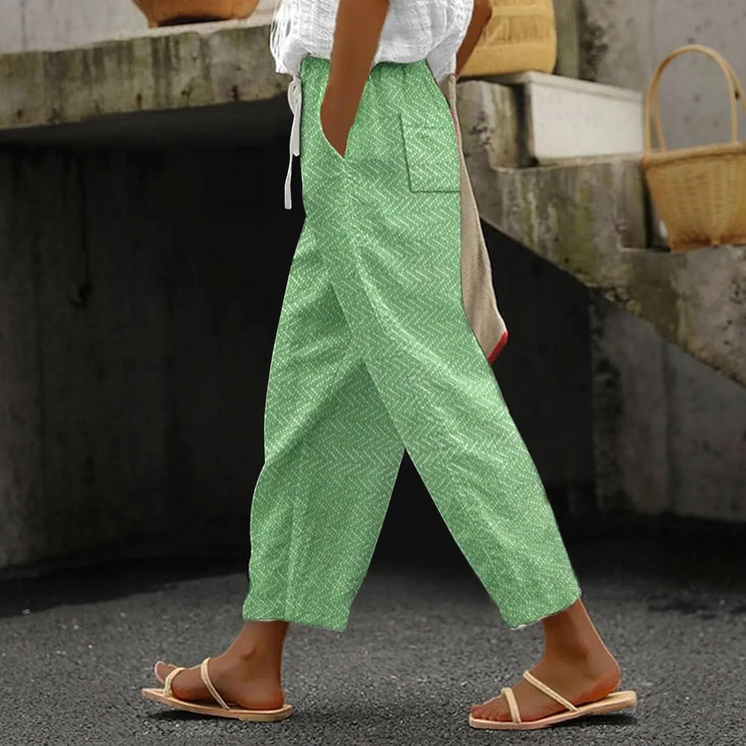 Women's Linen Capris Relaxed Fit Drawstring Elastic Waist Cropped Pants for Casual Wear Tropical Baggy Trousers