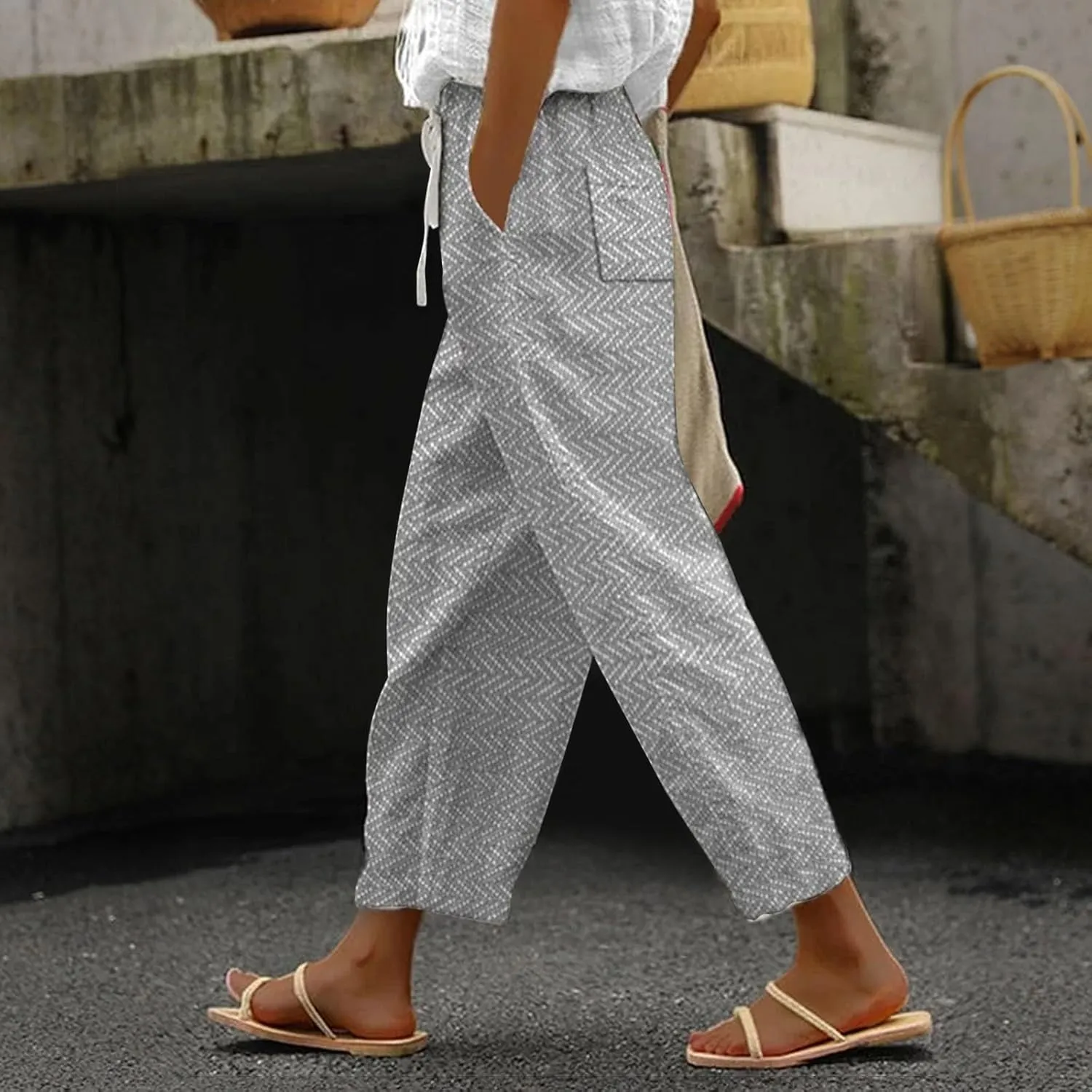Women's Linen Capris Relaxed Fit Drawstring Elastic Waist Cropped Pants for Casual Wear Tropical Baggy Trousers